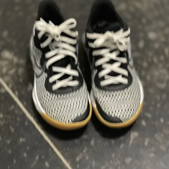 Nike Renew  athletic shoes - Picture 3 of 4